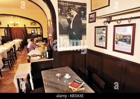 Portugal, Lisbonne, tableau de la poète portugais Fernando Pessoa dans le restaurant Martinho da arcada, Banque D'Images