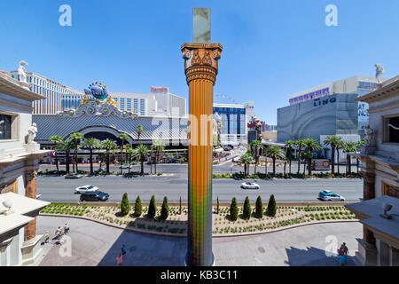 Une vue sur Las Vegas Blvd de Caesar's Forum Shoppes. Banque D'Images