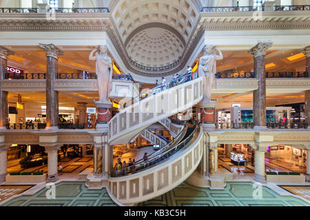 Vue intérieure du Forum Shoppes à Las Vegas au Nevada. Banque D'Images