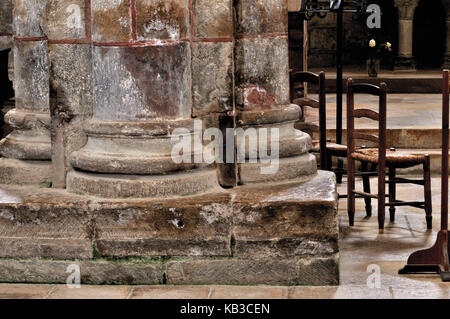 France, midi-Pyrénées, détail d'un pilier roman dans l'église abbatiale Sainte-Foy à Conques, Banque D'Images