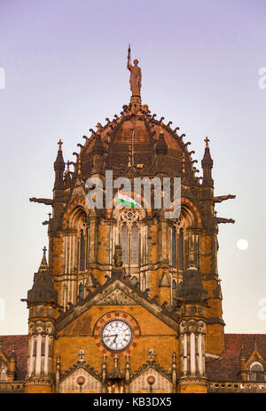 L'Inde, Maharashtra, Mumbai, Bombay, dadabhai naoroji street et de la gare Victoria Banque D'Images