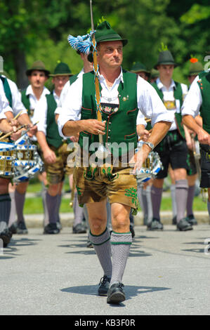 85. Loisachgaufest des clubs traditionnels de costumes de Bad Tölz, Banque D'Images