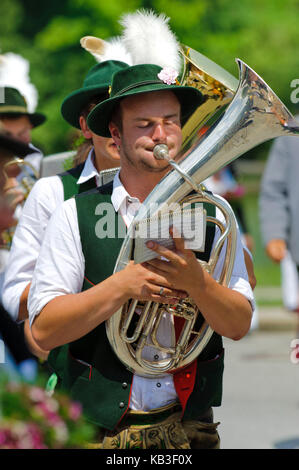 85. Loisachgaufest des clubs traditionnels de costumes de Bad Tölz, Banque D'Images