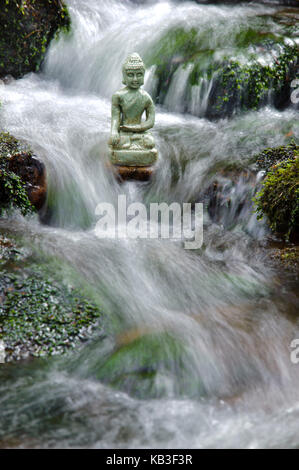 La figure de bouddha dans l'élément eau, Banque D'Images