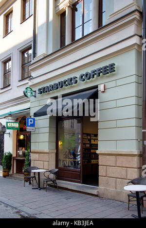 Café Starbucks à Cracovie, Pologne, Europe Banque D'Images