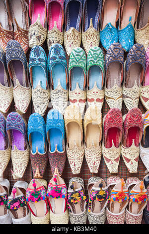 Émirats arabes unis, dubai, deira, chaussons traditionnels souvenirs Banque D'Images