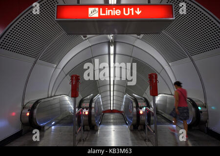 La ligne U1 du U-Bahn à la station de métro Métro à Vienne, Autriche, Europe Banque D'Images