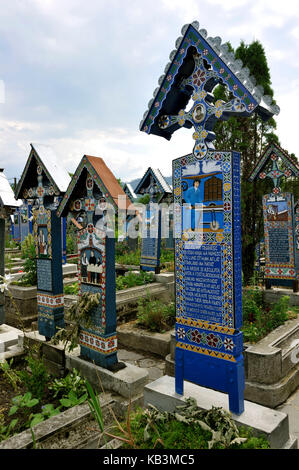 Roumanie, le Maramures, région des Carpates, à proximité de Baia Mare, sapanta cimetière coloré Banque D'Images