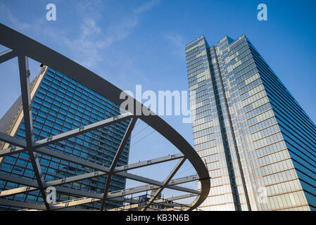 Belgique, Bruxelles, place Rogier, Central Business District, tour de bureaux modernes Banque D'Images