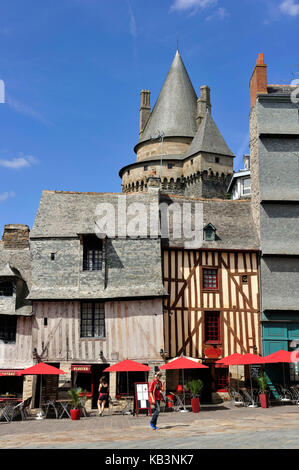 France, Ille-et-Vilaine, Vitré, arrêt sur la route de Saint-Jacques, le château et la rue d'Embas Banque D'Images