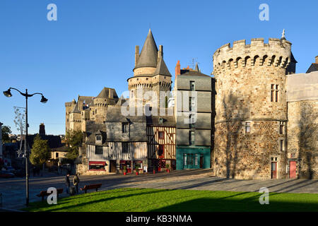 France, Ile et Vilaine, Vitré, arrêt sur le chemin de Compostelle, le château construit par Robert le 1er de Vitré à la fin du XIe siècle Banque D'Images