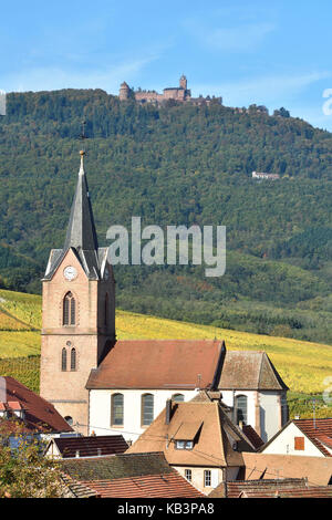 La France, Bas Rhin, sur la route des vins d'Alsace RIBEAUVILLÉ, village et château du Haut Koenigsbourg Banque D'Images