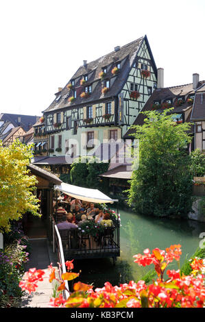 France, Alsace, Colmar, la petite Venise, quartier de maisons à colombages traditionnelles Banque D'Images