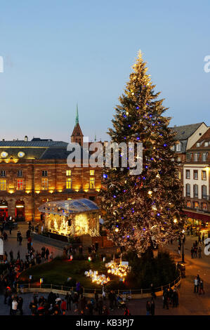 La France, Bas Rhin, Strasbourg, vieille ville classée au patrimoine mondial de l'unesco, le grand arbre de Noël sur la place Kléber Banque D'Images