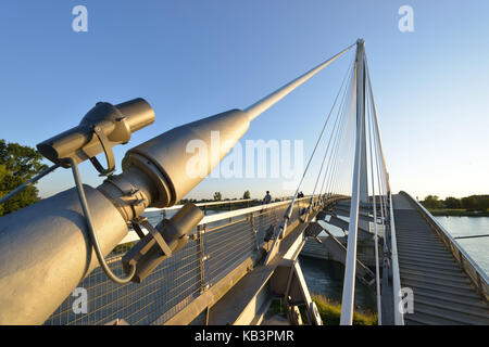 France, Bas Rhin, Strasbourg, Passerelle Mimram au-dessus du Rhin et le jardin des deux rives (jardin des deux rives) à Kehl Banque D'Images