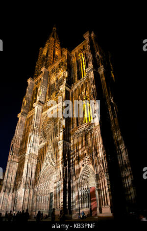 La France, Bas Rhin, Strasbourg, vieille ville classée au patrimoine mondial de l'unesco, la cathédrale de Notre-Dame, la façade occidentale de l'été, spectacle son et lumière Banque D'Images