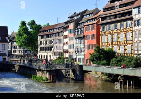 La France, Bas Rhin, Strasbourg, vieille ville classée au Patrimoine Mondial de l'UNESCO, du quartier de la Petite France, verrou sur l'Ill vers le Quai des Moulins Banque D'Images