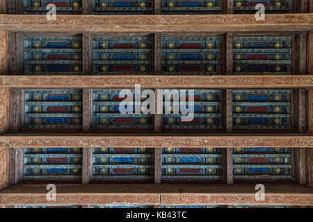 Le plafond en bois dans une chambre dans la maison de Pilate à Séville, Espagne Banque D'Images