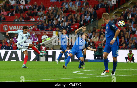 Alli Dele d'Angleterre pousses durant la qualification de la Coupe du Monde FIFA match entre l'Angleterre et la Slovaquie au Stade de Wembley à Londres. 04 Sep 2017 Banque D'Images