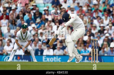 Tom Westley d'Angleterre prend des mesures d'évitement d'un morne Morkel videur pendant quatre jours du troisième Investec test match entre l'Angleterre et l'Afrique du Sud, à l'ovale à Londres. 30 juil 2017 Banque D'Images