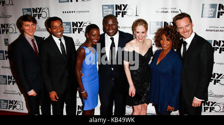 (L-r) Paul Dano, Chiwetel Ejiofor, lupita nyong'o, Steve MCQUEEN, Sarah Paulson, Michael Fassbender , Mark Ruffalo woodard et assister à la '12 years a slave" Banque D'Images