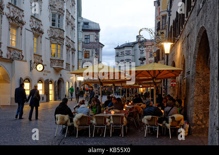 Autriche, Tyrol, Innsbruck, Herzog-friedrich strasse (rue) dans le centre historique Banque D'Images