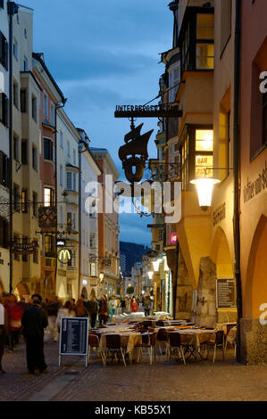 Autriche, Tyrol, Innsbruck, Herzog-friedrich strasse (rue) dans le centre historique Banque D'Images