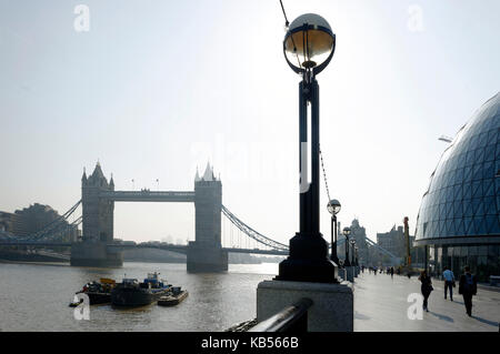 United kingdown, London, Tower Bridge ascenseur pont traversant la Tamise, entre les quartiers de Southwark et de Tower Hamlets Banque D'Images