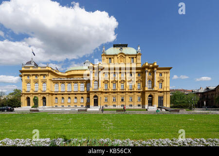 Croatie, Zagreb, ville basse, le théâtre national croate Banque D'Images