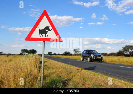 La Namibie, Windhoek, Khomas, près de danger phacochère road sign Banque D'Images