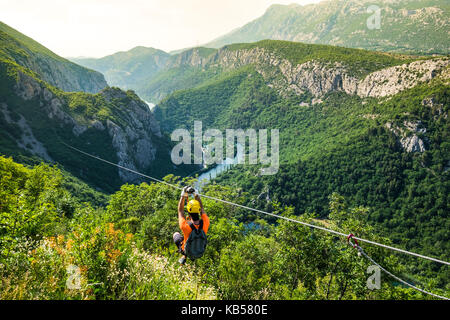 Code postal ligne au Canyon de la rivière Cetina près d'Omis, Croatie Banque D'Images