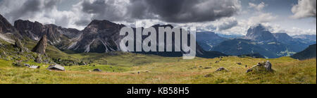 L'Europe, l'Italie, les Alpes, les dolomites, montagnes, le Tyrol du sud, Val Gardena, vue à partir de la Malga Pieralongia Alm Banque D'Images