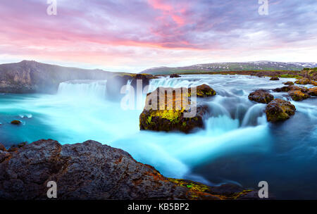 Cascade sur la rivière skjalfandafljot godafoss Banque D'Images