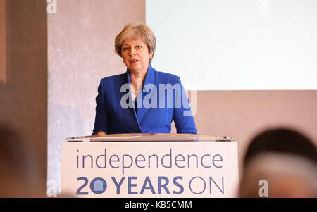 La première ministre Theresa May a pris la parole lors de la conférence « Independence 20 Years on » de la Banque d'Angleterre, qui marque deux décennies d'indépendance opérationnelle par rapport au gouvernement britannique, au Fishmongers Hall de Londres. Banque D'Images