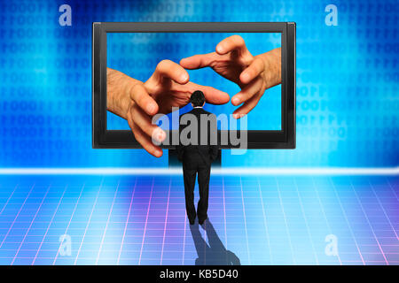 Mains sortant de l'écran de l'ordinateur essayant de saisir une personne, le vol d'identité concept Banque D'Images