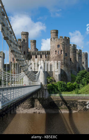 Pont suspendu, construit en 1826, et Château de Conwy, l'unesco, conwy (Conway), Conway county borough, Pays de Galles, Royaume-Uni Banque D'Images