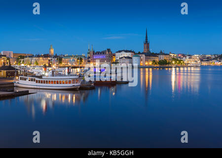 Avis de riddarholmen et Södermalm au crépuscule de près de l'hôtel de ville, Stockholm, Suède, Scandinavie, Europe Banque D'Images