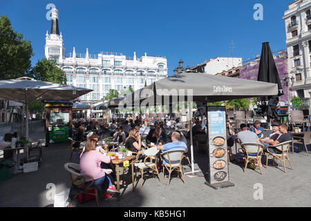 Café de la rue de la plaza de Santa Ana, l'hôtel Reina Victoria, Madrid, Spain, Europe Banque D'Images