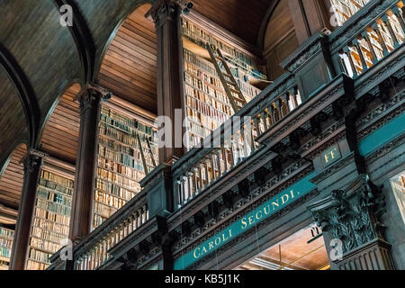 Prix depuis longtemps, l'intérieur de la bibliothèque ancienne, Trinity College, Dublin, République d'Irlande, Europe Banque D'Images