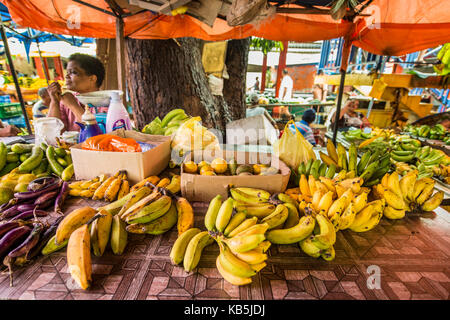 Des légumes et des fruits à la Sir Selwyn Selwyn Clarke-marché, Victoria, Mahe, Seychelles, océan indien, afrique Banque D'Images