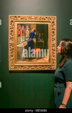 Londres, Royaume-Uni. 28 sep, 2017. mariana par John Everett Millais 1851.Appuyez sur Aperçu du quinzième siècle l'artiste flamand Jan van Eyck dont "l'Arnolfini portrait' a inspiré une nouvelle vague d'artistes appelé le pré-rafaelites crédit : amer ghazzal/Alamy live news Banque D'Images