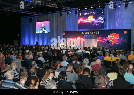 Live New Scientist, Londres, Royaume-Uni. 28 Sep, 2017. Les astronautes, Tim Peake, Helen Sharman et Al Worden partager leurs expériences sur la scène principale, ensemble pour la première fois à New Scientist vivre. L'exposition couvre les mondes de la science, de la médecine et de la technologie et ouvert pour la première de quatre jours aujourd'hui à Excel, Londres. Credit : Expo photo/Alamy Live News Banque D'Images