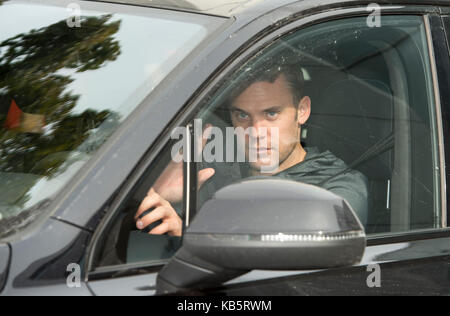 Munich, Allemagne. 28 sep, 2017. gardien manuel neuer de l'équipe de bundesliga FC Bayern Munich peut être vu en direction de l'équipe locaux pour une session de formation à Munich, Allemagne, le 28 septembre 2017. crédit : Andreas gebert/dpa/Alamy live news Banque D'Images