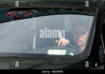Munich, Allemagne. 28 sep, 2017. Thomas Müller de l'équipe de bundesliga FC Bayern Munich peut être vu en direction de l'équipe locaux pour une session de formation à Munich, Allemagne, le 28 septembre 2017. crédit : Andreas gebert/dpa/Alamy live news Banque D'Images