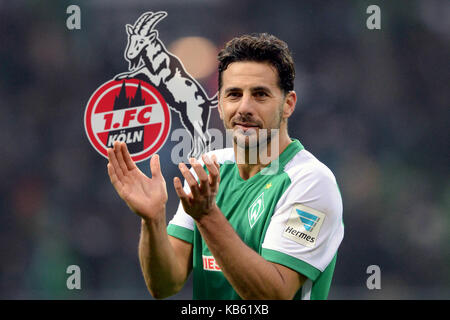 Brême, Allemagne. 29 septembre 2017. 1.FC Cologne vor Verpflichtung von Claudio PIZARRO.FOTOMONTAGE. Archivoto: Claudio PIZARRO (HB), geste, geste, Freude, Sieg, freuen, Erfolg, Fussball 1. Bundesliga, 25. Spieltag, SV Werder Bremen (HB) - Hanovre 96 (H) 4:1, 05.03.2016:00 à Brême/Allemagne. Ã‚Â |usage dans le monde crédit: dpa/Alamy Live News Banque D'Images