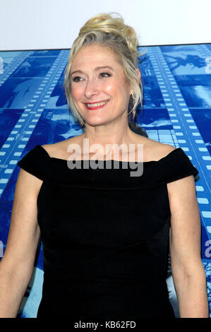 Caroline goodall assiste à la première de hbo's 'spielberg' au studios Paramount le 26 septembre 2017 à Hollywood, Californie. Banque D'Images