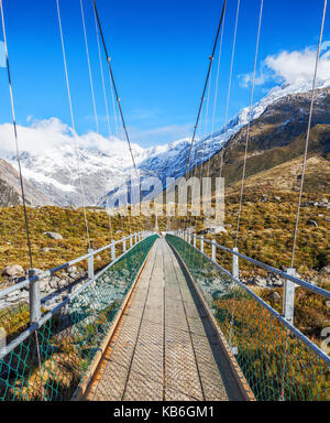 Pont suspendu au parc national du Mont Cook, île du Sud, Nouvelle-Zélande. Banque D'Images