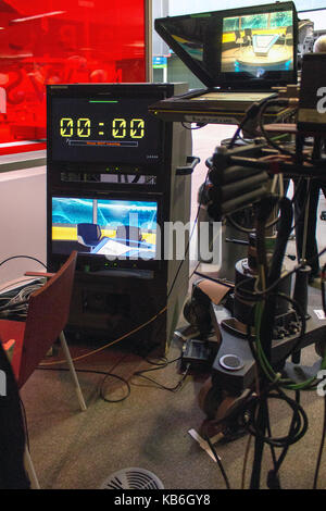 Appareil photo et prompteur équipement dans la salle de presse, à l'Ecosse Rapport BBC Scotland's Pacific Quay siège, Glasgow, Écosse Banque D'Images