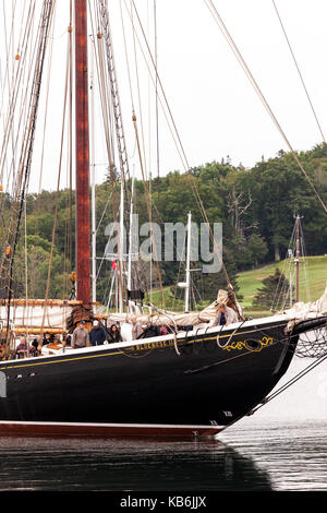 Le Bluenose II arrive à son port de Lunenburg (Nouvelle-Écosse) le 30 août 2017. Construit par Smith and Rhuland et il a été construit pour correspondre à l'original. Banque D'Images