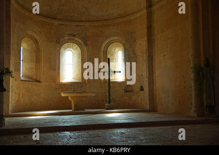 L'abbaye du Thoronet est une ancienne abbaye cistercienne construite en bâti à la fin du douzième (1176-1200). La salle capitulaire, où les moines s'est réuni tous les jours Banque D'Images